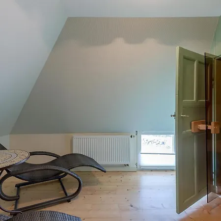 Altes Kapitaenshaus * Nieblum